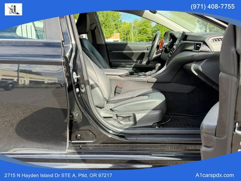 Used 2021 Toyota Camry SE FWD image 18