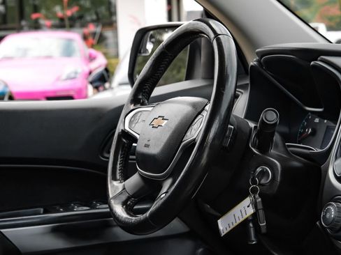 Used 2019 Chevrolet Colorado LT w/ LT Convenience Package RWD image 11