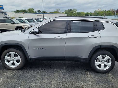Used 2020 Jeep Compass Latitude w/ Cold Weather Group AWD/4WD image 3