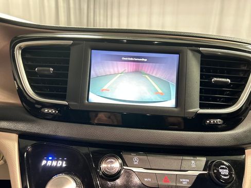 Used 2024 Chrysler Voyager LX image 18