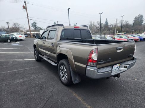 Used 2014 Toyota Tacoma PreRunner image 3