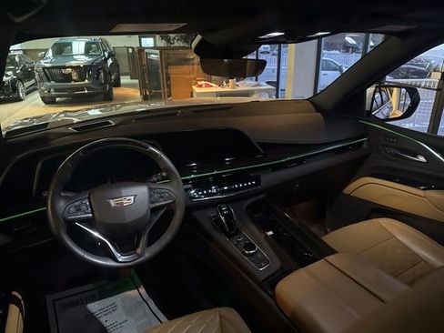 Used 2023 Cadillac Escalade ESV Premium Luxury image 14