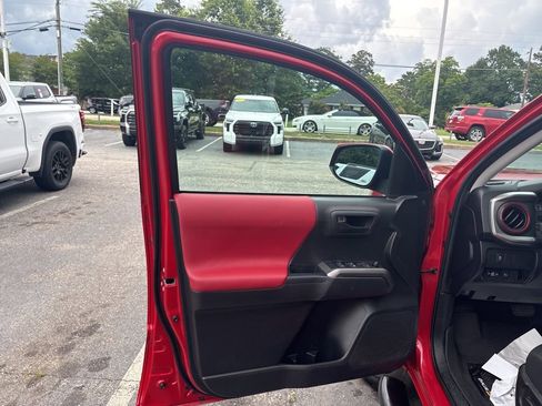 Used 2023 Toyota Tacoma SR5 AWD/4WD image 14