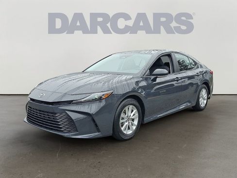 Used 2025 Toyota Camry LE image 3