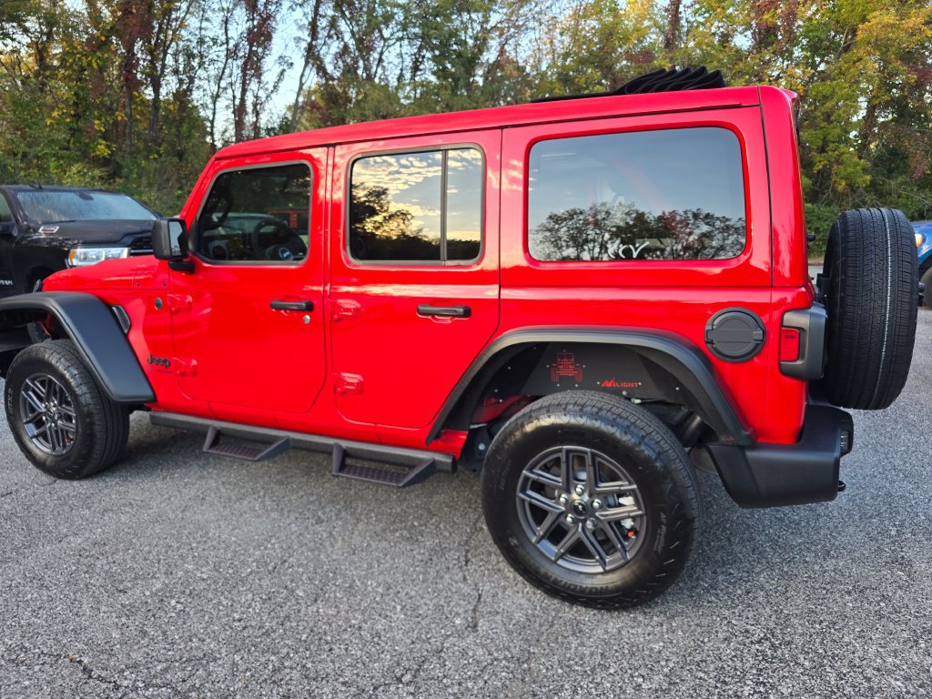 Used 2024 Jeep Wrangler Unlimited Sport AWD/4WD image 4