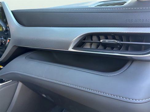 Used 2025 Toyota Highlander Platinum image 16