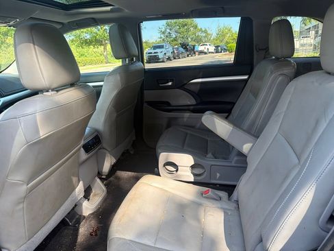 Used 2017 Toyota Highlander XLE FWD image 10