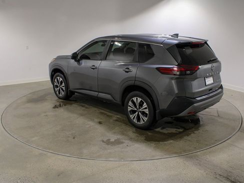 Used 2023 Nissan Rogue SV image 3
