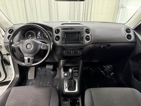 Used 2017 Volkswagen Tiguan Limited w/ Premium Package image 12