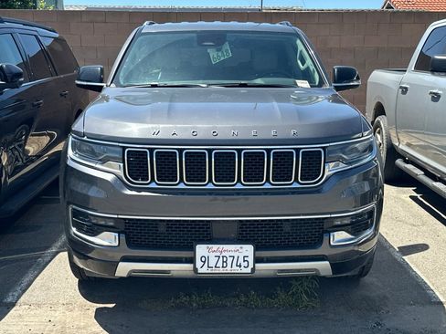 Used 2024 Jeep Wagoneer L Series II w/ Flexible Seating Group AWD/4WD image 3