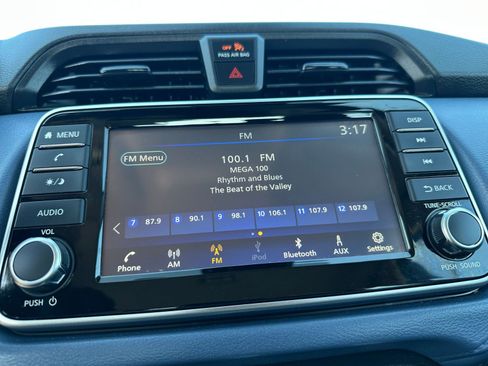 Used 2025 Nissan Versa SV w/ Trunk Package image 20