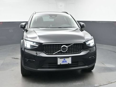 Used 2025 Volvo XC40 B5 Plus AWD/4WD image 2