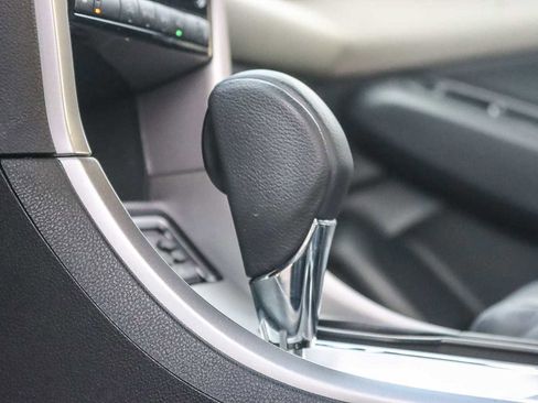 Used 2022 Subaru Ascent Limited w/ Technology Package image 18