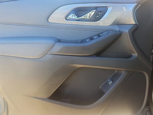Used 2019 Chevrolet Traverse LT image 7