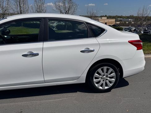 Used 2016 Nissan Sentra S image 10