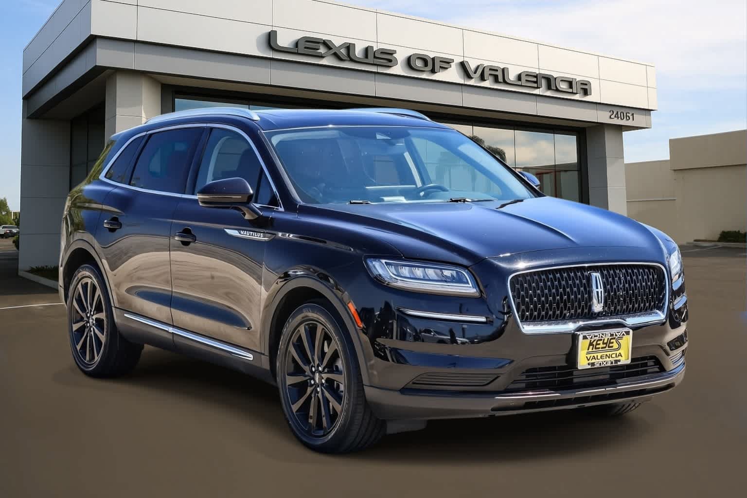 Used 2022 Lincoln Nautilus Reserve w/ Monochromatic Package AWD/4WD image 5