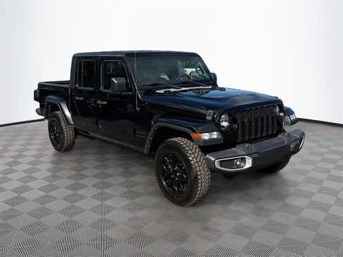 Used 2021 Jeep Gladiator Sport image 4