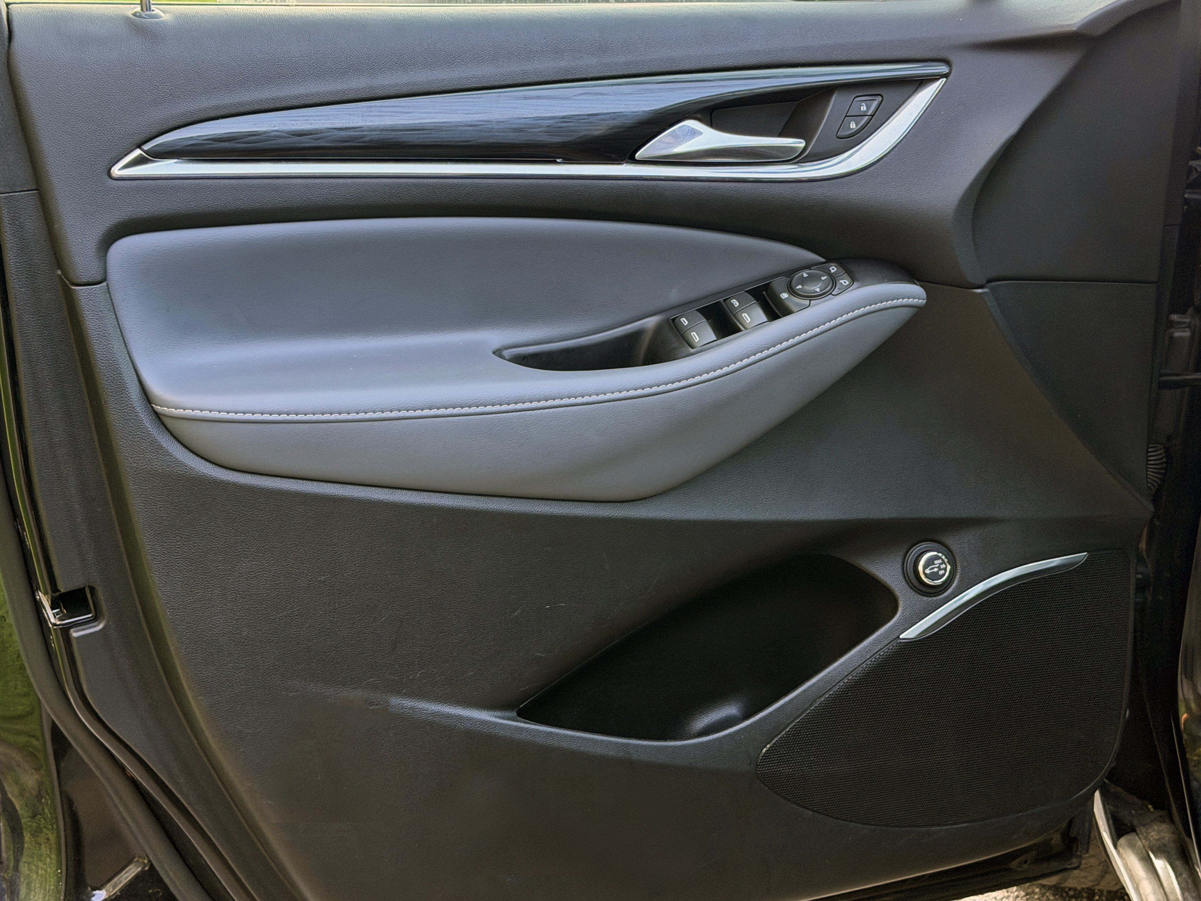Used 2020 Buick Enclave Essence FWD image 4
