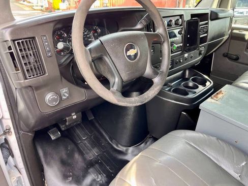 Used 2013 Chevrolet Express 2500 RWD image 11