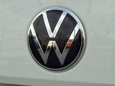 Used 2023 Volkswagen Taos SE image 30