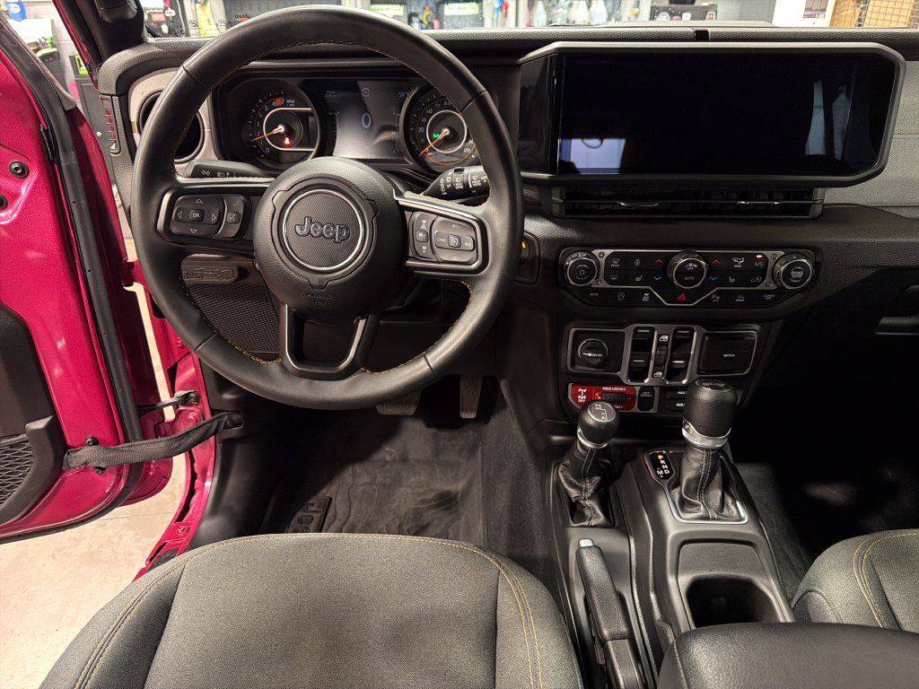 Used 2024 Jeep Wrangler Unlimited Sport AWD/4WD image 5