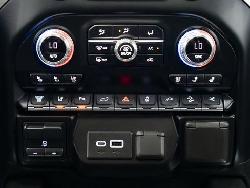 Used 2023 GMC Sierra 3500 Denali w/ Denali Ultimate Package AWD/4WD image 13