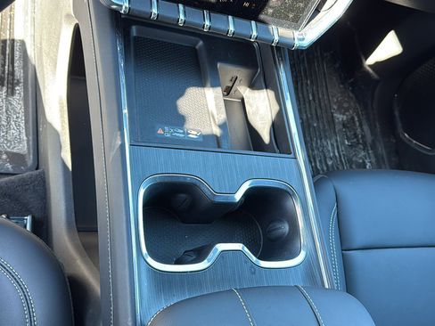 Certified 2025 GMC Acadia Elevation w/ Elevation Premium Package image 23