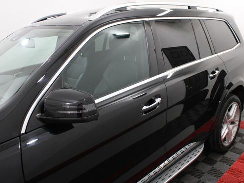 Used 2015 Mercedes-Benz GL 550 4MATIC image 9