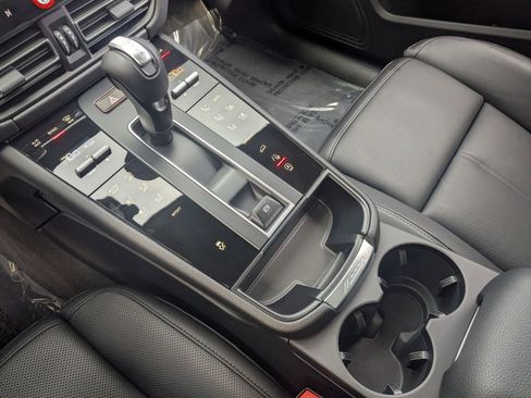 Certified 2026 Porsche Macan Turbo AWD/4WD image 21