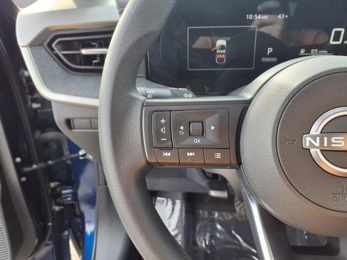 Used 2025 Nissan Kicks SV image 10