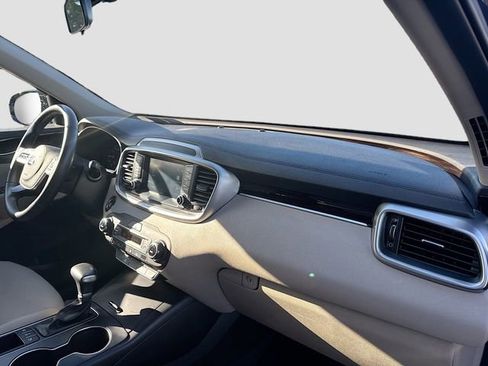 Used 2020 Kia Sorento S image 31