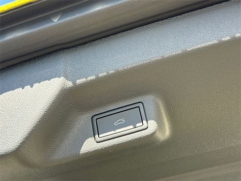 Certified 2025 Volkswagen ID. Buzz 1st Edition image 13