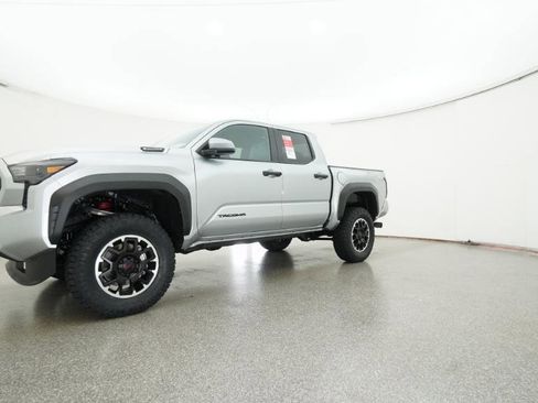 New 2025 Toyota Tacoma TRD Off-Road AWD/4WD image 32