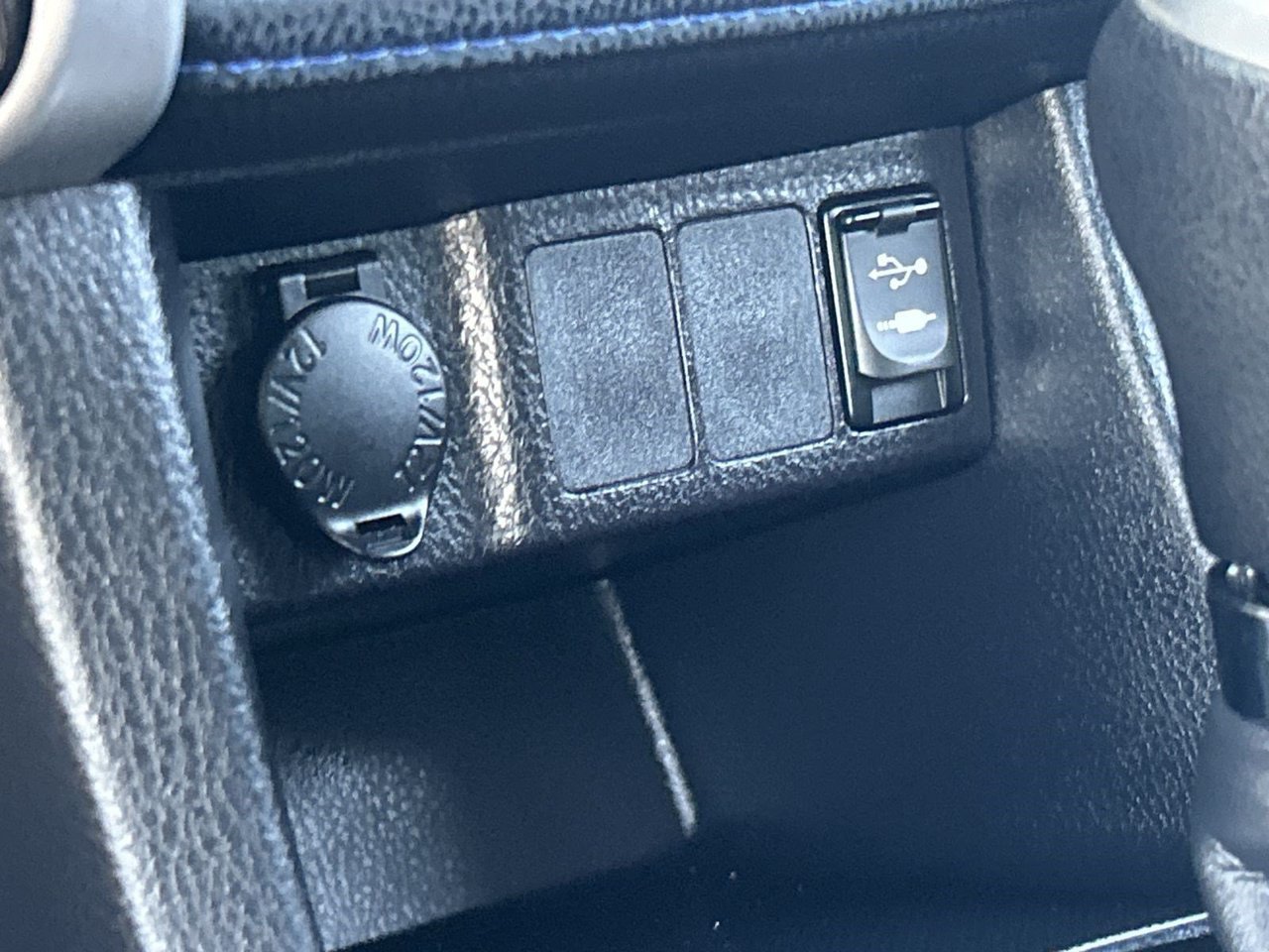 Used 2018 Toyota Corolla SE w/ Carpet Mat Package (TMS) FWD image 25