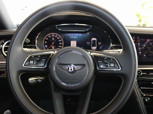 Used 2022 Bentley Flying Spur V8 image 35