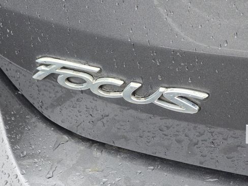 Used 2017 Ford Focus Titanium image 32