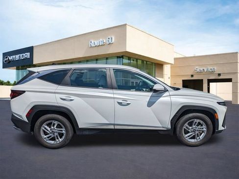 Certified 2025 Hyundai Tucson SE FWD image 3