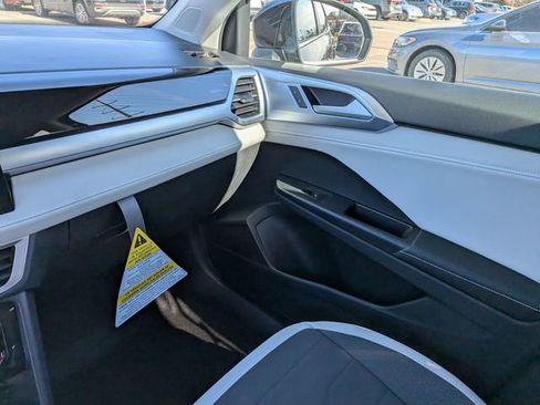 New 2026 Volkswagen Taos SE FWD image 16