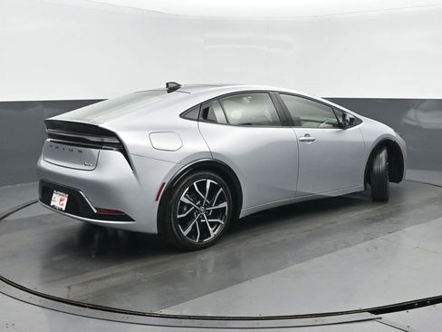 Used 2025 Toyota Prius Plug-In Hybrid image 7