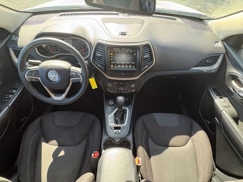 Used 2017 Jeep Cherokee Latitude w/ Cold Weather Group AWD/4WD image 22