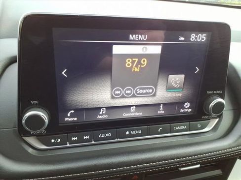 Used 2025 Nissan Rogue SV image 22