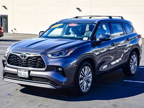 Certified 2022 Toyota Highlander Platinum image 3