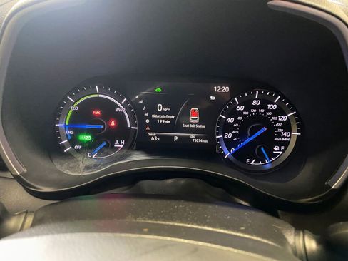 Used 2021 Toyota Highlander XLE image 3