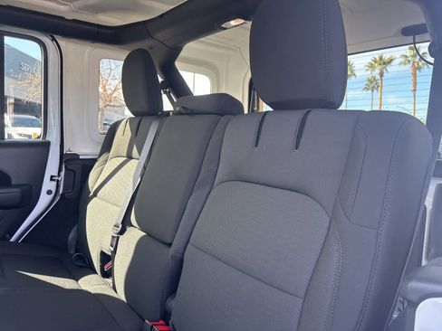 Used 2023 Jeep Wrangler Unlimited image 11