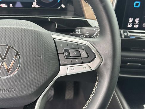 Used 2025 Volkswagen Atlas SE FWD image 24