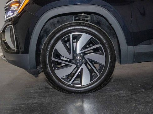 Used 2025 Volkswagen Atlas SE image 7