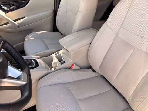 Certified 2022 Nissan Rogue Sport SL w/ Premium Package AWD/4WD image 18