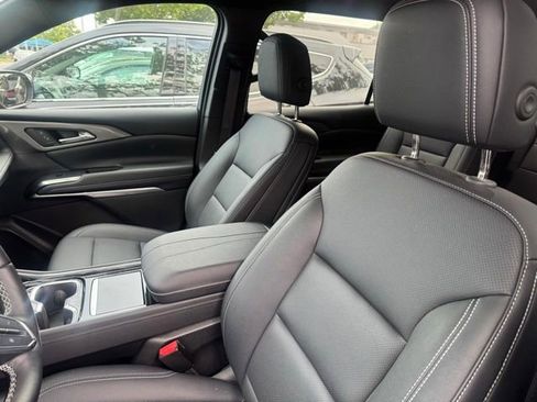 Used 2024 Chevrolet Traverse LT AWD/4WD image 12
