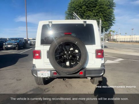 Used 2025 Jeep Wrangler Unlimited Sahara AWD/4WD image 4