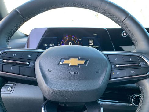 Used 2025 Chevrolet Equinox LT image 29